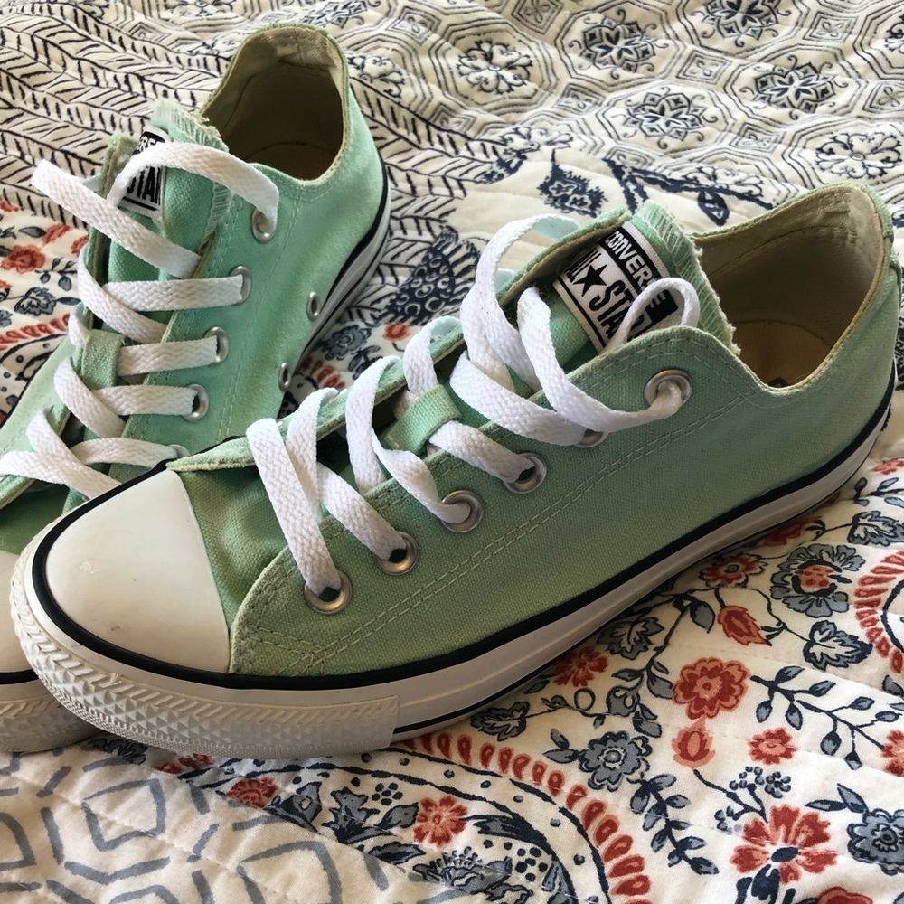 Aqua converse